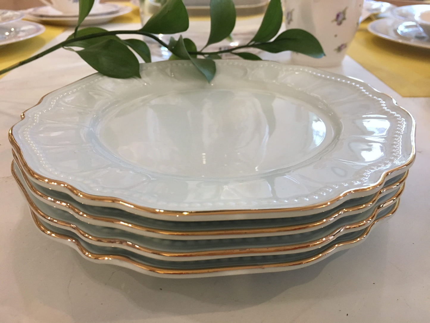 The set of 4 porcelain dessert plates, Be my Guest