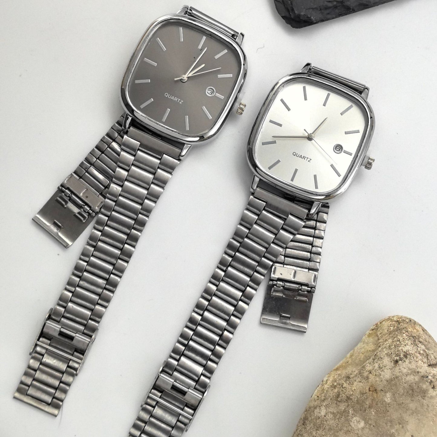 Retro quartz wristwatch